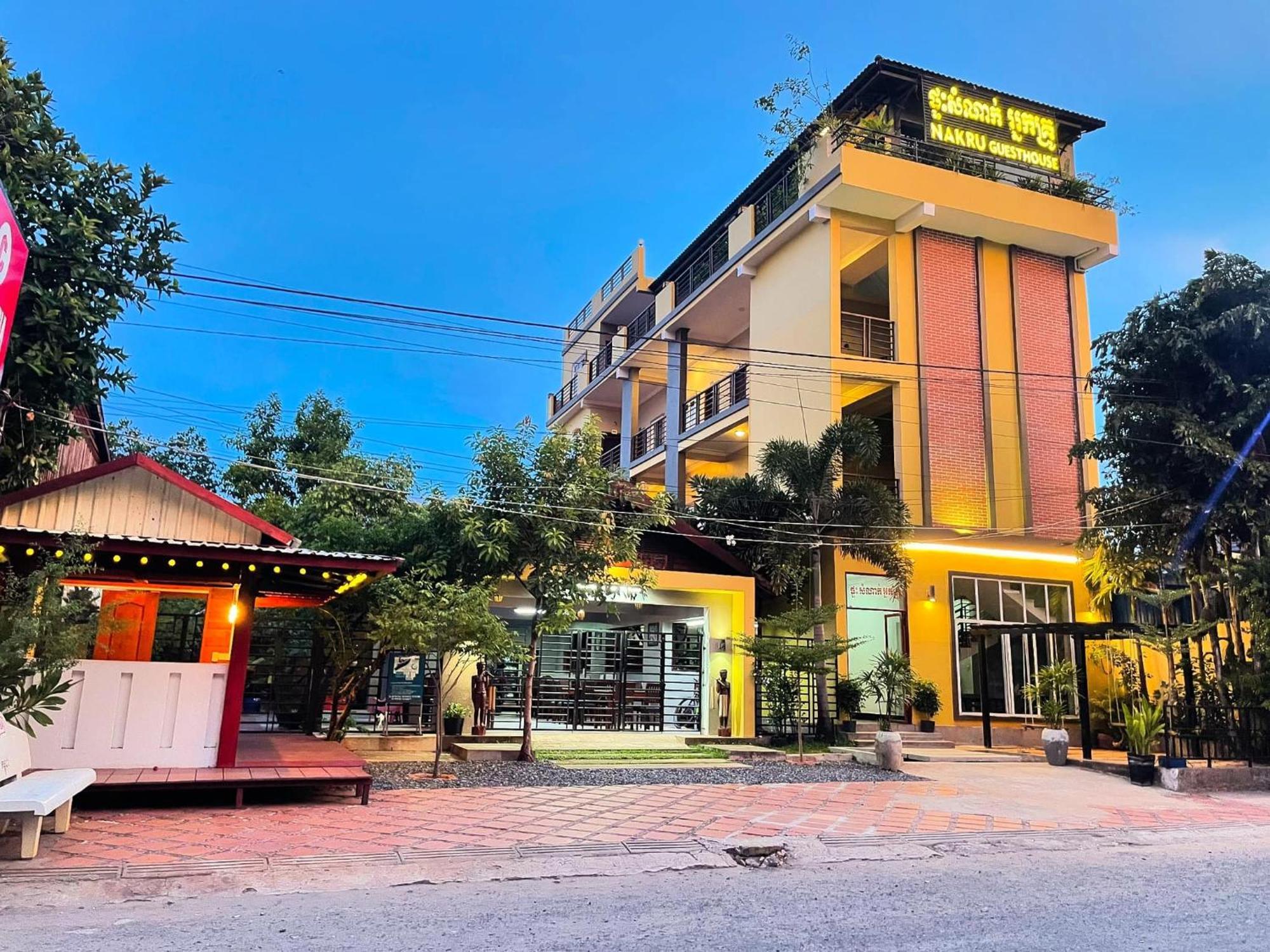 Neakru Guesthouse And Restaurant Kampot Exterior photo