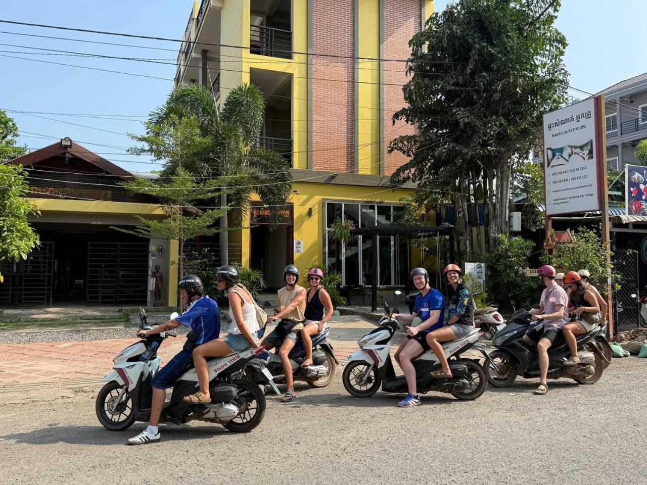Neakru Guesthouse And Restaurant Kampot Exterior photo