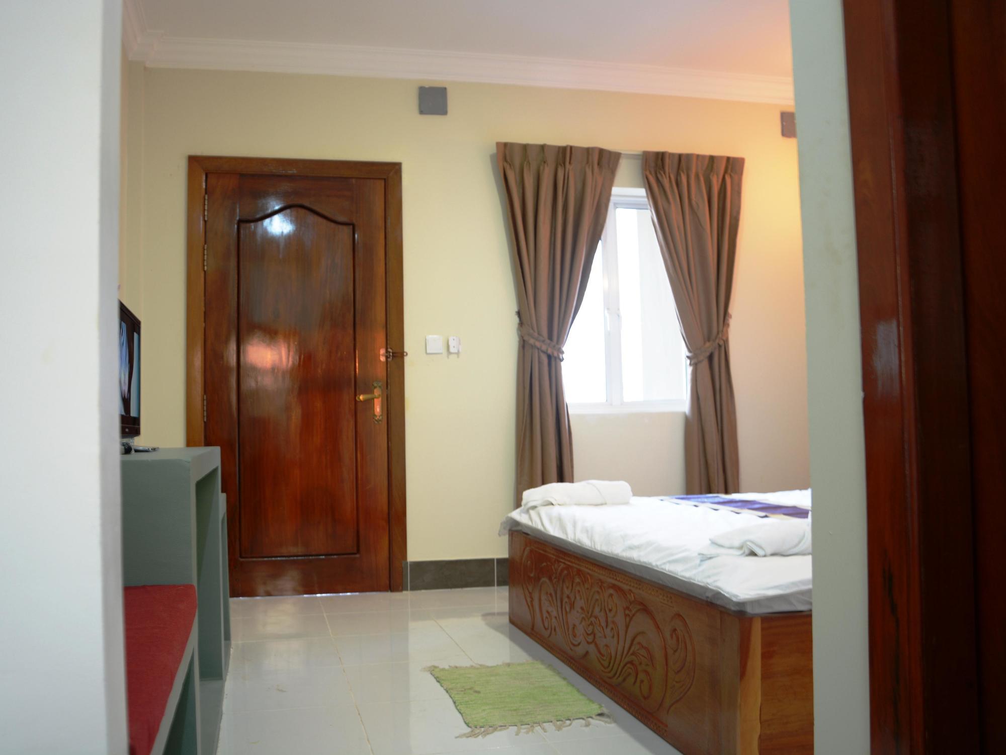 Neakru Guesthouse And Restaurant Kampot Exterior photo
