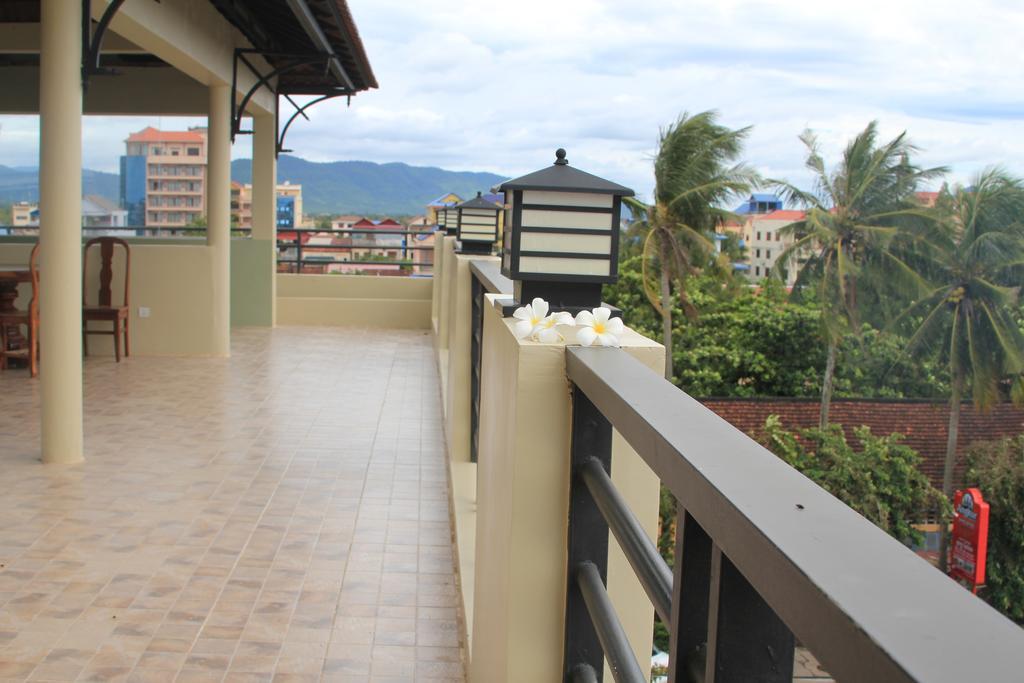 Neakru Guesthouse And Restaurant Kampot Exterior photo