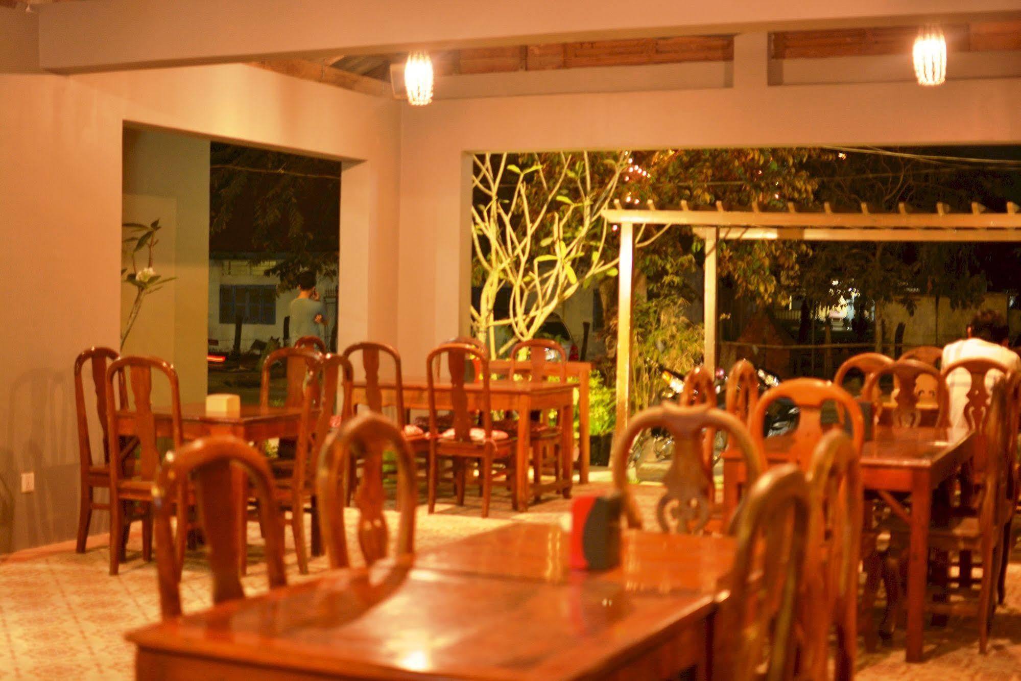 Neakru Guesthouse And Restaurant Kampot Exterior photo