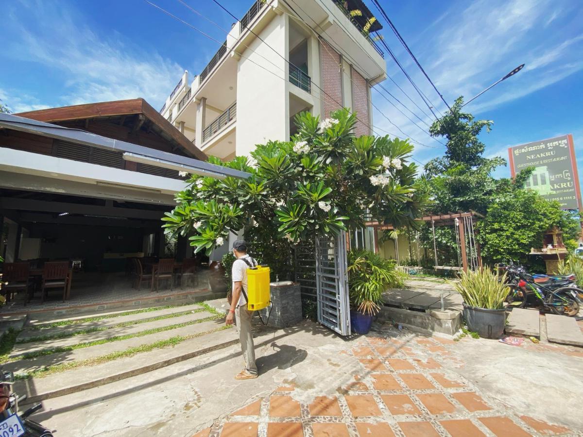 Neakru Guesthouse And Restaurant Kampot Exterior photo